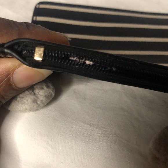 KATE SPADE black and cream leather wristlet. - Picture 7 of 10